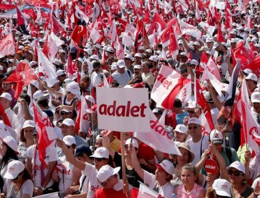 Τουρκία: Λαοθάλασσα κατά του Ερντογάν στην Κωνσταντινούπολη (φωτό)